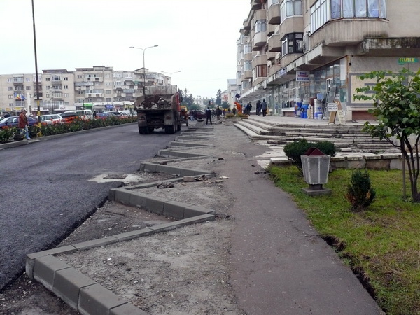 1.2.1 lucrari trotuare Str. Republicii 9.jpg